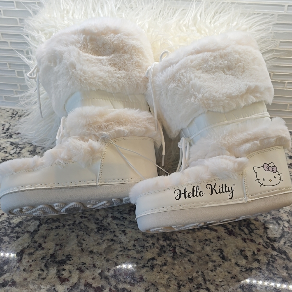 Hello Kitty Fluffy White Kids Boots - Picture 6 of 11